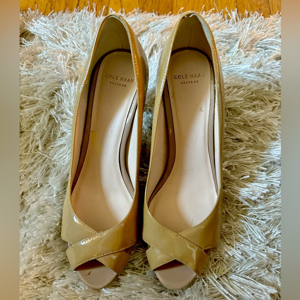 Cole Haan neutral elegant shoes. 7B size.
